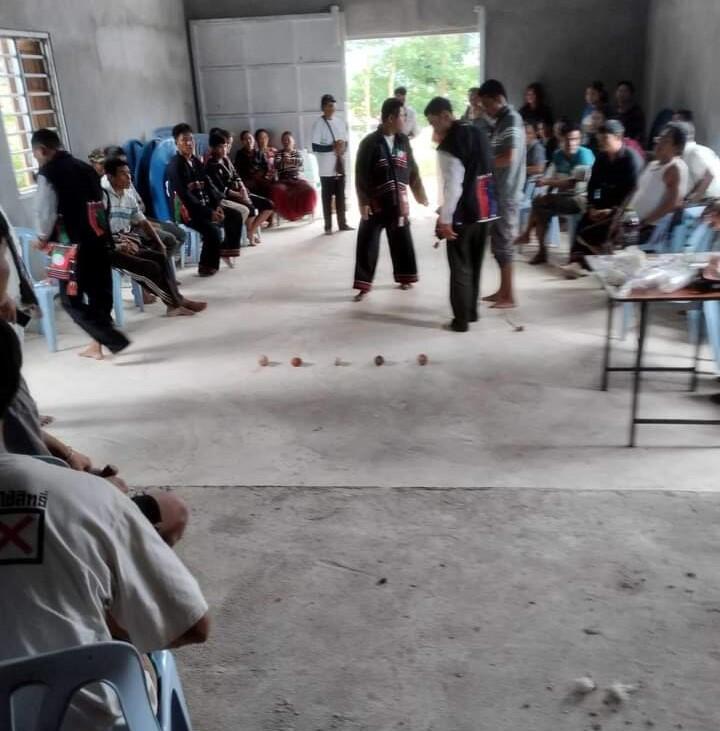 အားခေလူမျိုးနှင့်ဆိုင်သောပုံများ