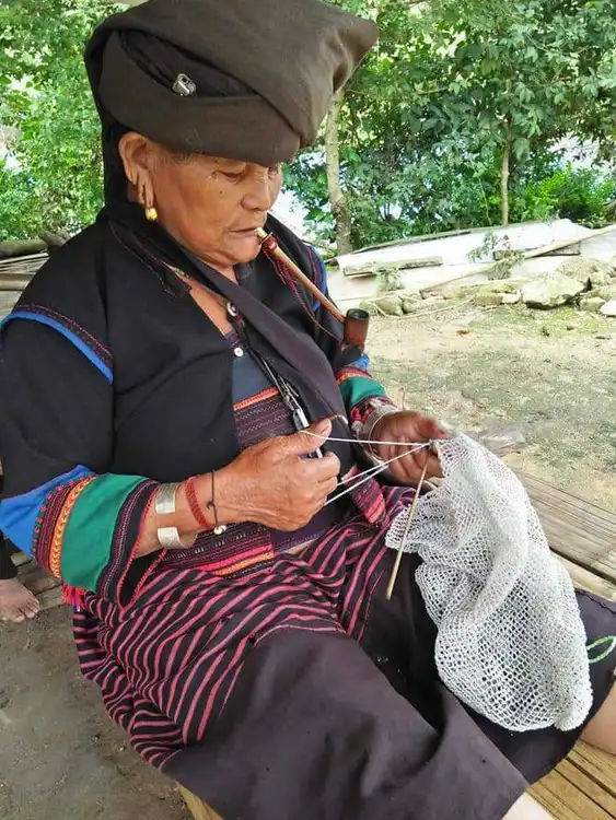 Gaol kheel tsaol jeq-e nee tavq nail maol khoel