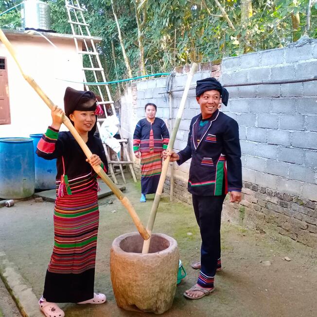 အားခေလူမျိုးနှင့်ဆိုင်သောပုံများ