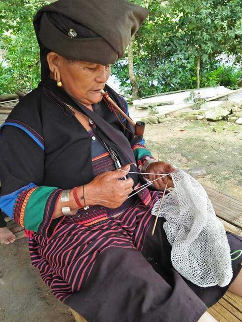 အားခေလူမျိုးနှင့်ဆိုင်သောပုံများ