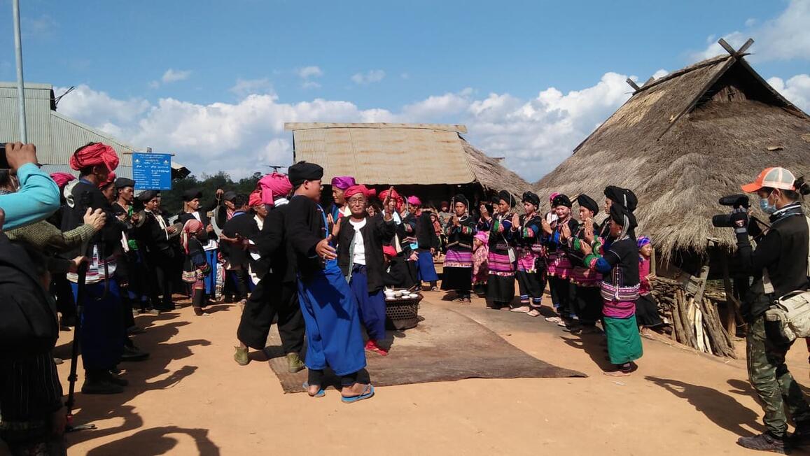 အားခေလူမျိုးနှင့်ဆိုင်သောပုံများ